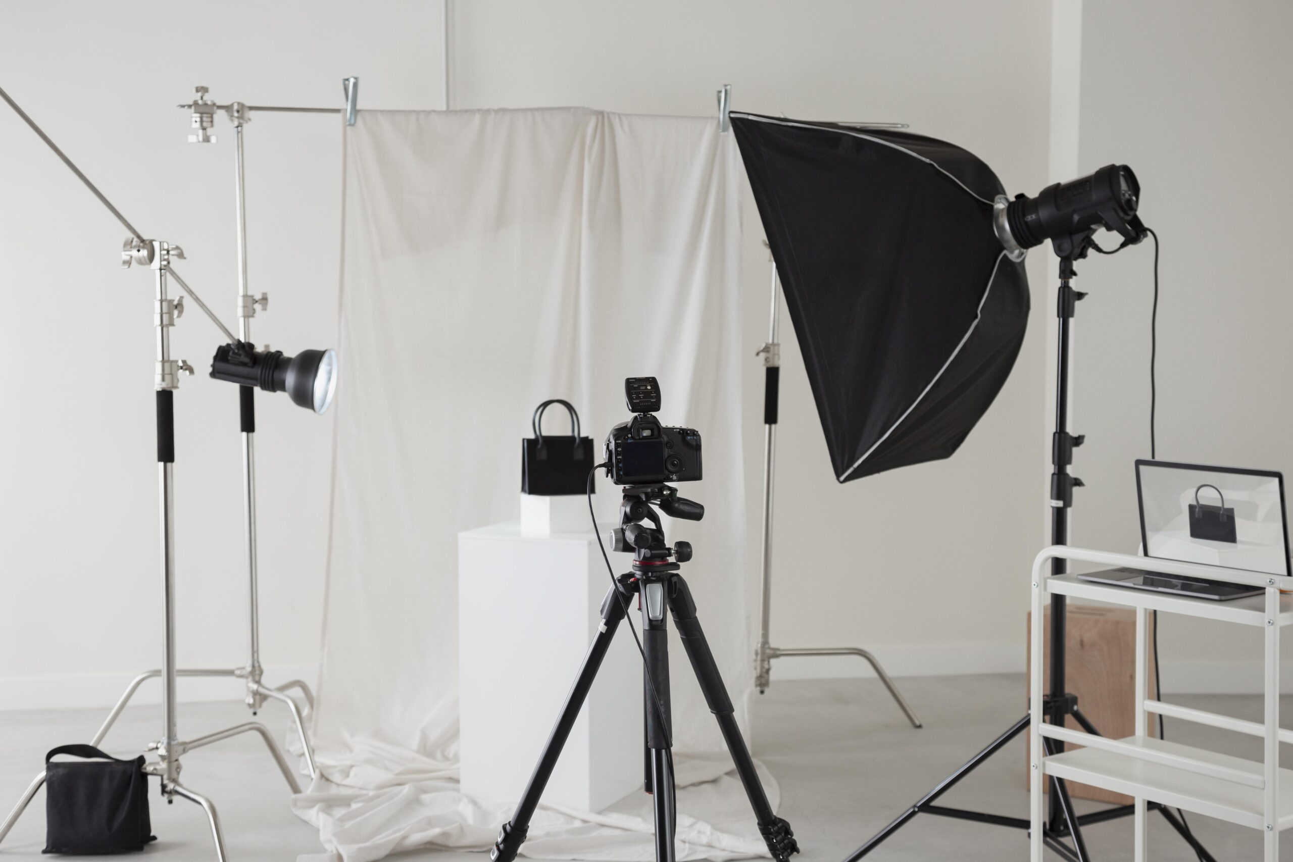 disposicion-del-equipo-de-fotografo-profesional disposicion-del-equipo-de-fotografo-profesional